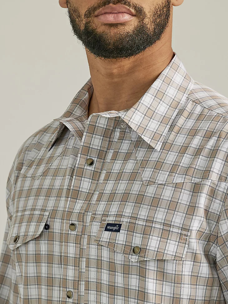 Men’s Wrangler Performance Snap Long Sleeve Plaid Shirt in Desert Taupe