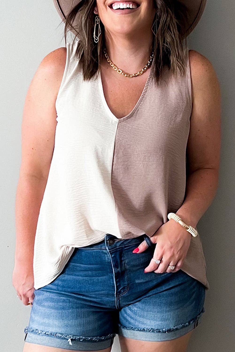 White Plus Size Colorblock V Neck Tank Top