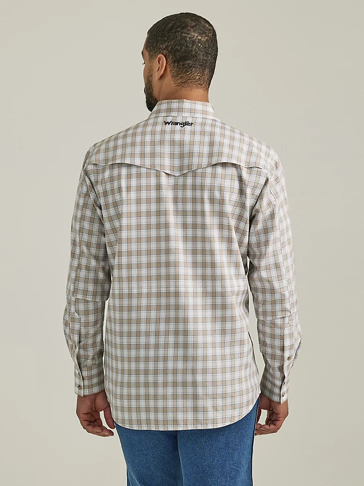 Men’s Wrangler Performance Snap Long Sleeve Plaid Shirt in Desert Taupe