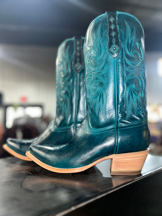 Black Star Paradise in Laguna Blue