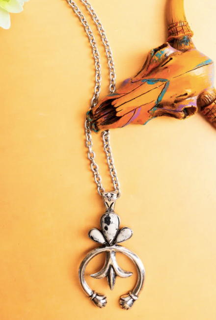 Black & White Irontrails Naja Necklace