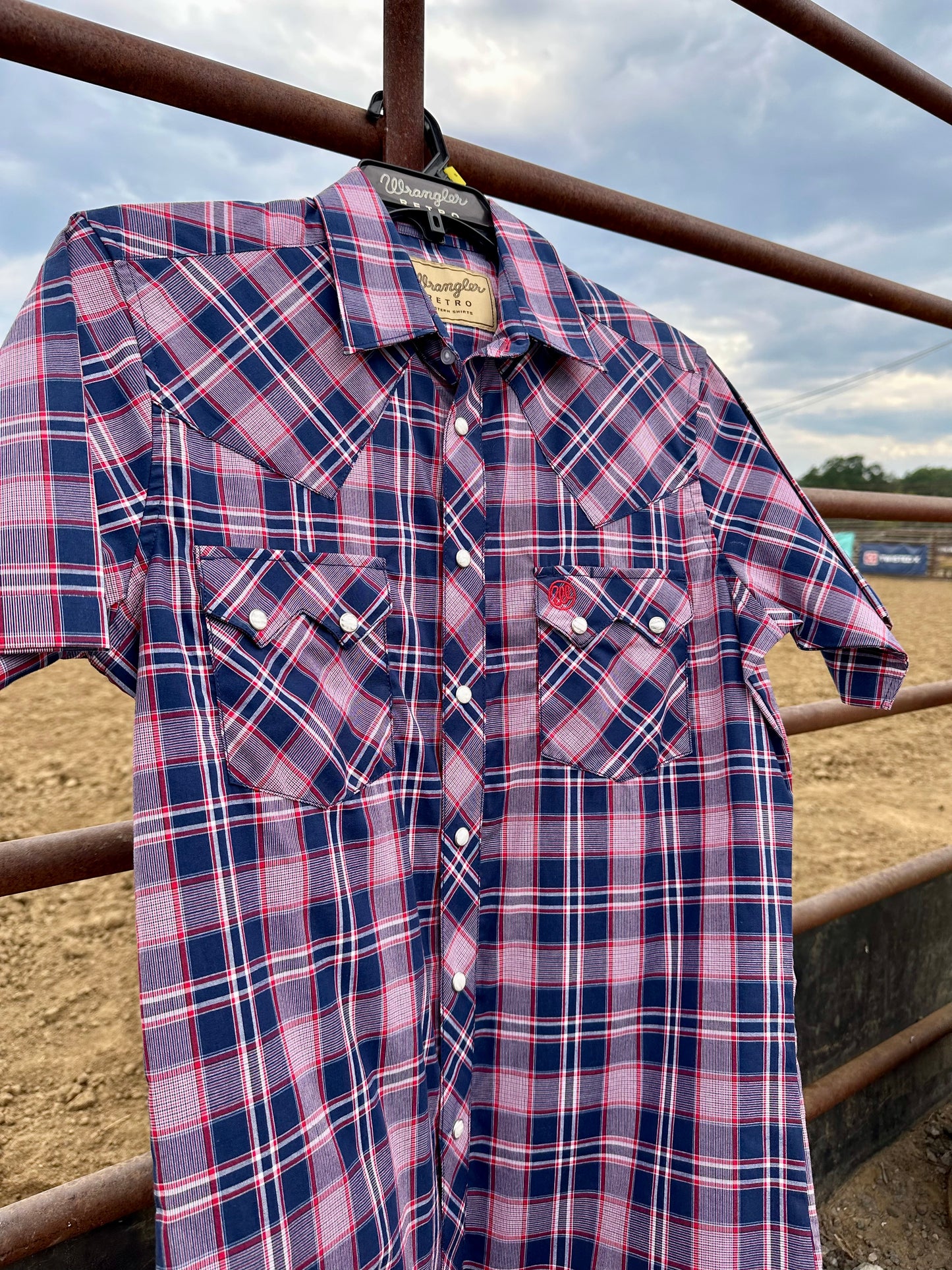 Men's Short Sleeve Modern Fit Plaid Pearl Snap - Navy/Red